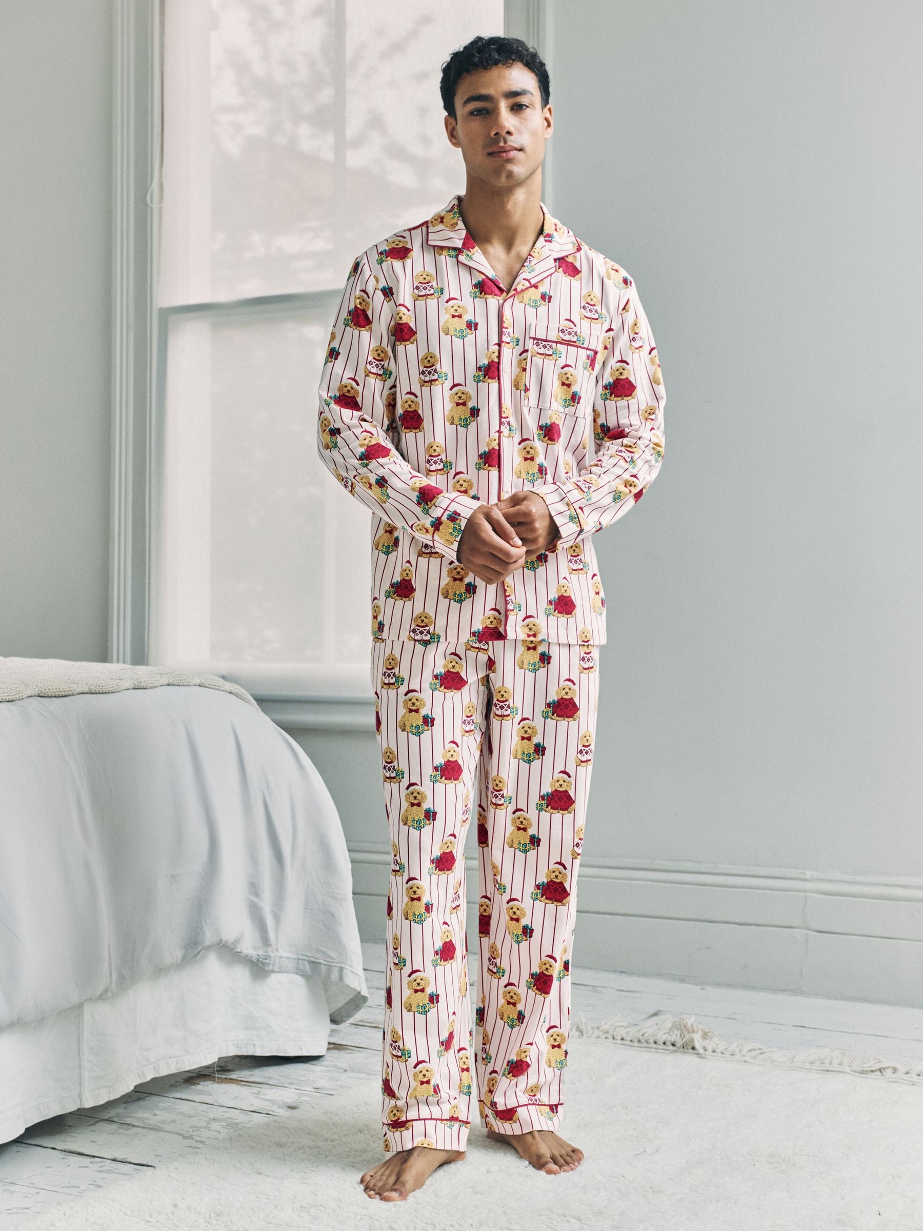 chelsea-peers-pyjama-805oii-1.jpg Kopen Chelsea Peers Cotton Chip the Christmas Cockapoo Dog Print Long Pyjamas Set van Next Nederland - Afbeelding 1