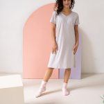By Louise By Louise Dames Nachthemd Korte Mouw Grijs Gestipt