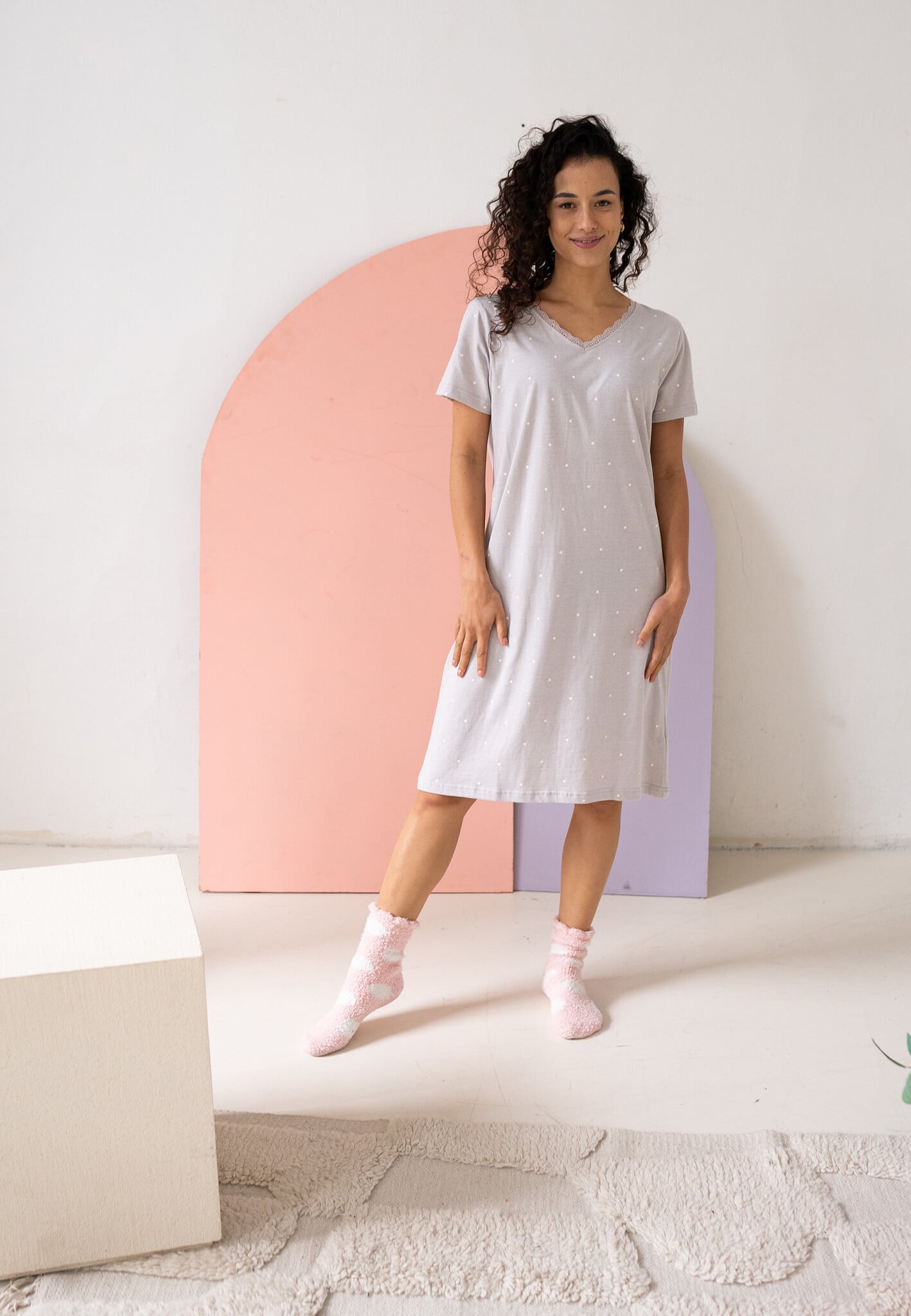 dames-nachtkleding-347qcb-1.jpg By Louise By Louise Dames Nachthemd Korte Mouw Grijs Gestipt - Afbeelding 1