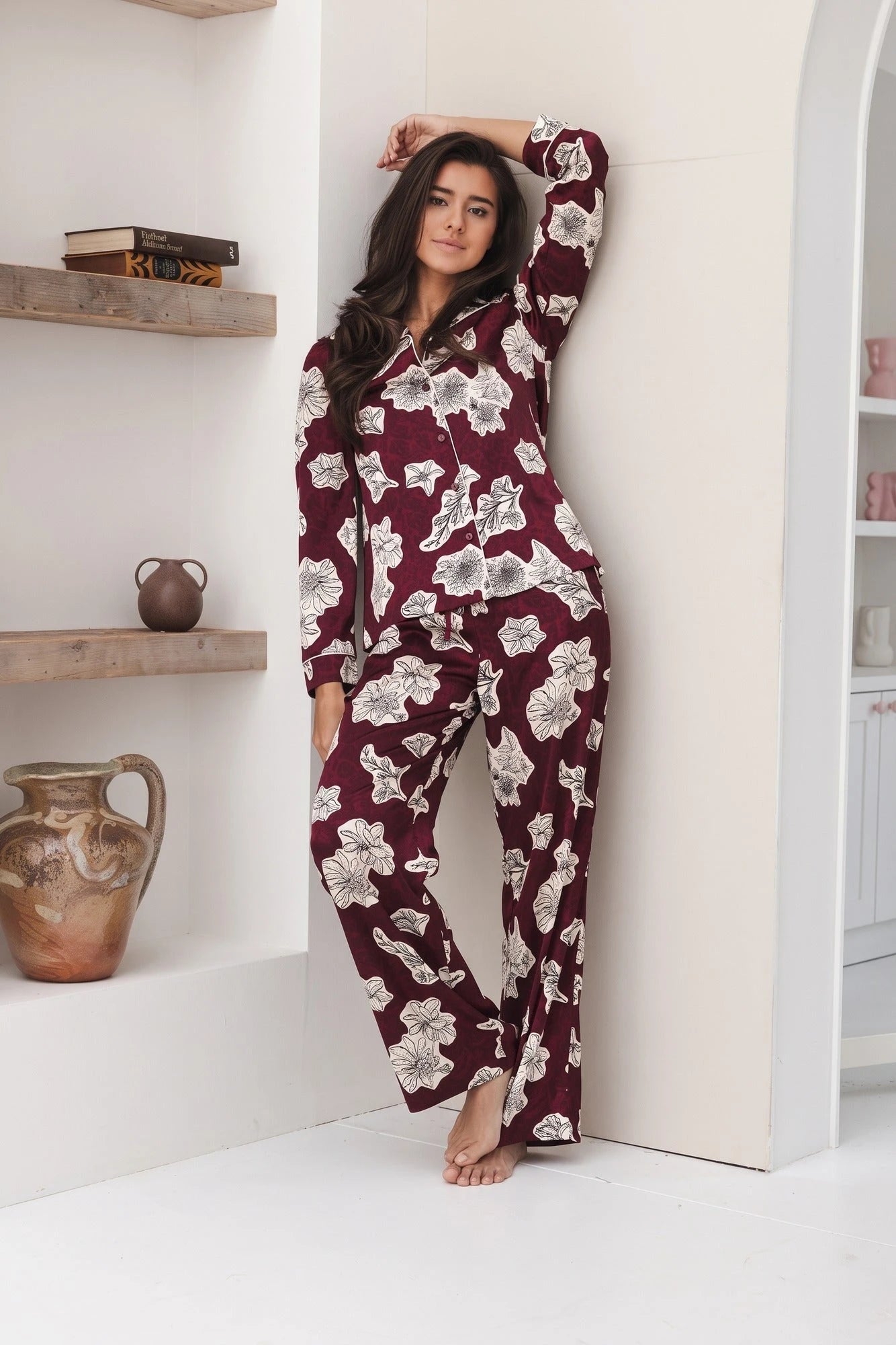 dames-pyjama-lange-mouw-266edj-1.jpg Pastunette Dames Pyjama Satijn Lange mouwen Burgundy – Sliponline - Afbeelding 1