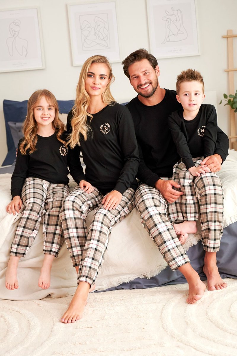 familie-pyjama-827yur-1.jpg Doctor Nap Matching Pyjama Gezin Dames lange mouw broek Katoen viscose | bol - Afbeelding 1
