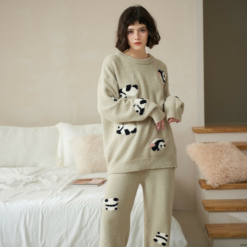 fluffy-pyjama-745who-1.jpg Pandafleece pyjama voor dames Fuzzy pyjamaset met pandaprints - Afbeelding 1