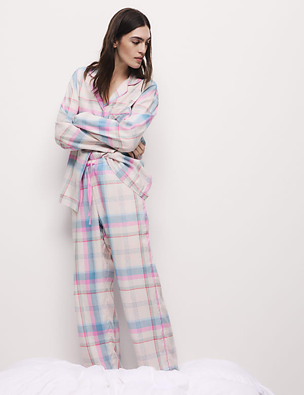 geruite-pyjamabroek-165hbo-1.jpg Geruite pyjamabroek van katoenmix | PEACH MIX | Pyjamabroeken | M&S NL - Afbeelding 1