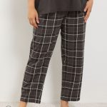 Kopen Bruin Yours Curve Geruite pyjamabroek met wijde pijpen van Next Nederland