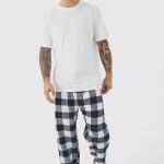 Black boohooMAN Geweven Geruite Pyjamabroek En T shirt | Boohoo NL