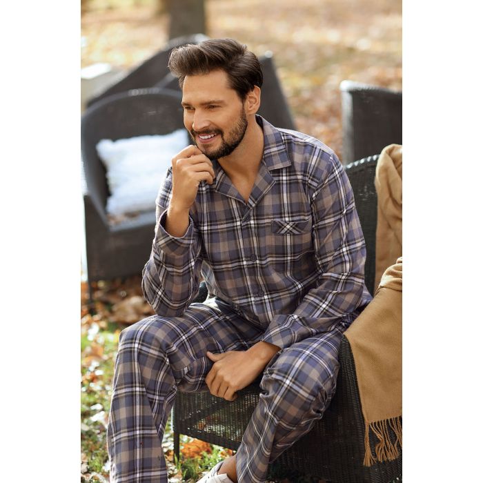 heren-pyjama-flanel-509szc-1.jpg Flanellen grijzen doorknoop herenpyjama | Pyjama webshop | Online de mooiste pyjama's, nachthemden, ondermode en meer - Afbeelding 1