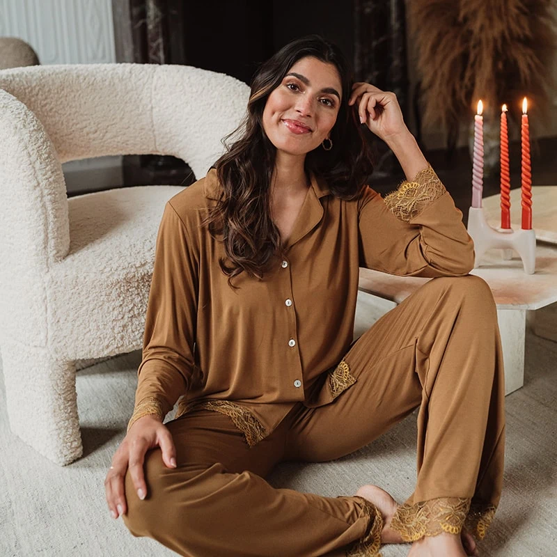 leuke-pyjama-dames-258xxa.webp Jasmine Pyjama Bronze - Afbeelding 1