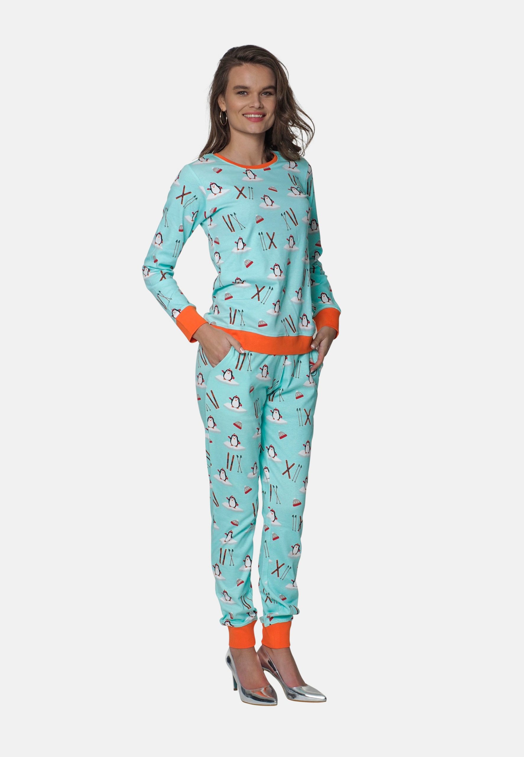leuke-pyjama-dames-780xua-1.jpg Mooie dames winter pyjama van katoen. Blauwe pyjama set - Afbeelding 1