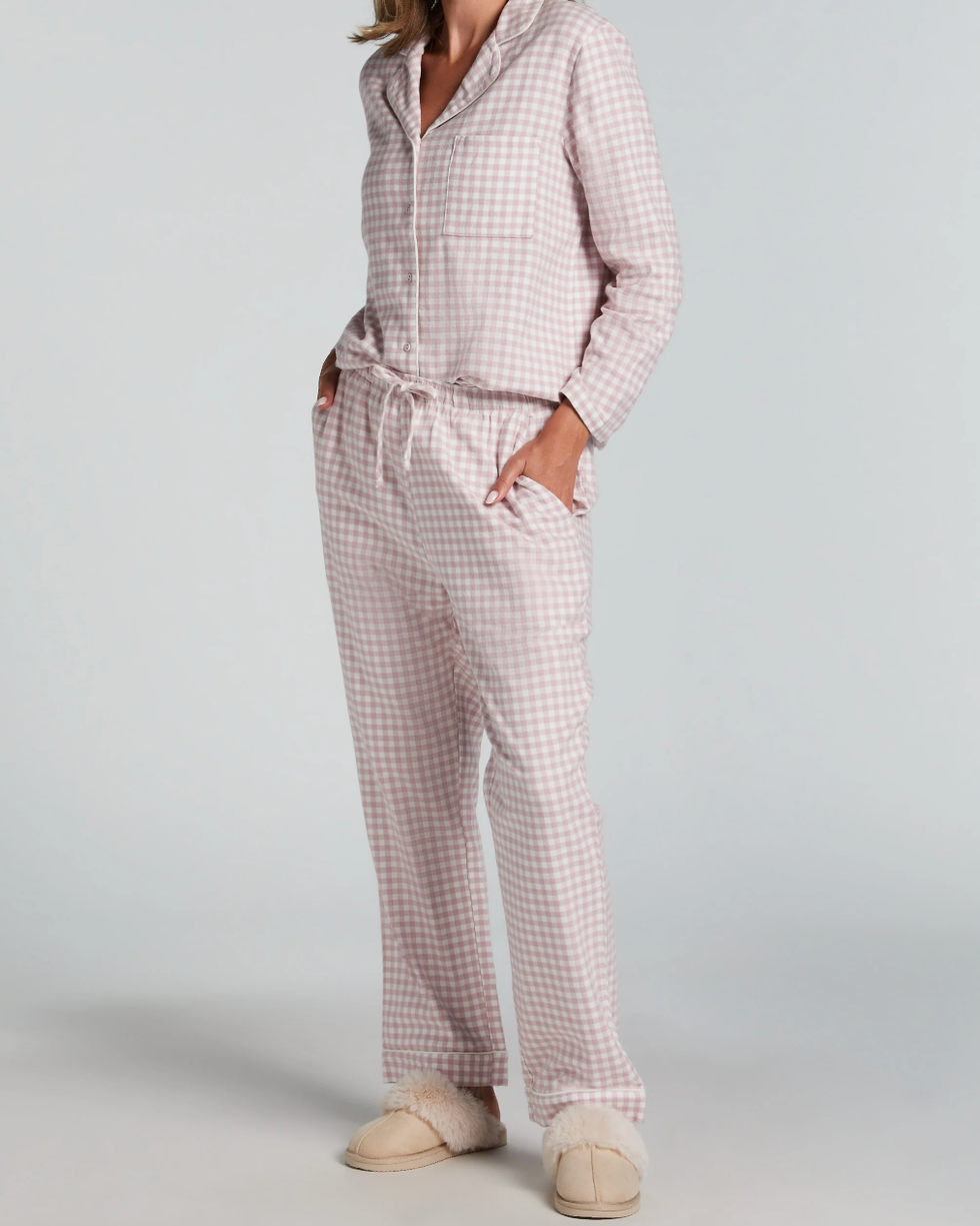 luxe-pyjama-dames-891esd.png De 8 mooiste pyjama's voor dames volgens JAN's moderedacteuren - Afbeelding 1