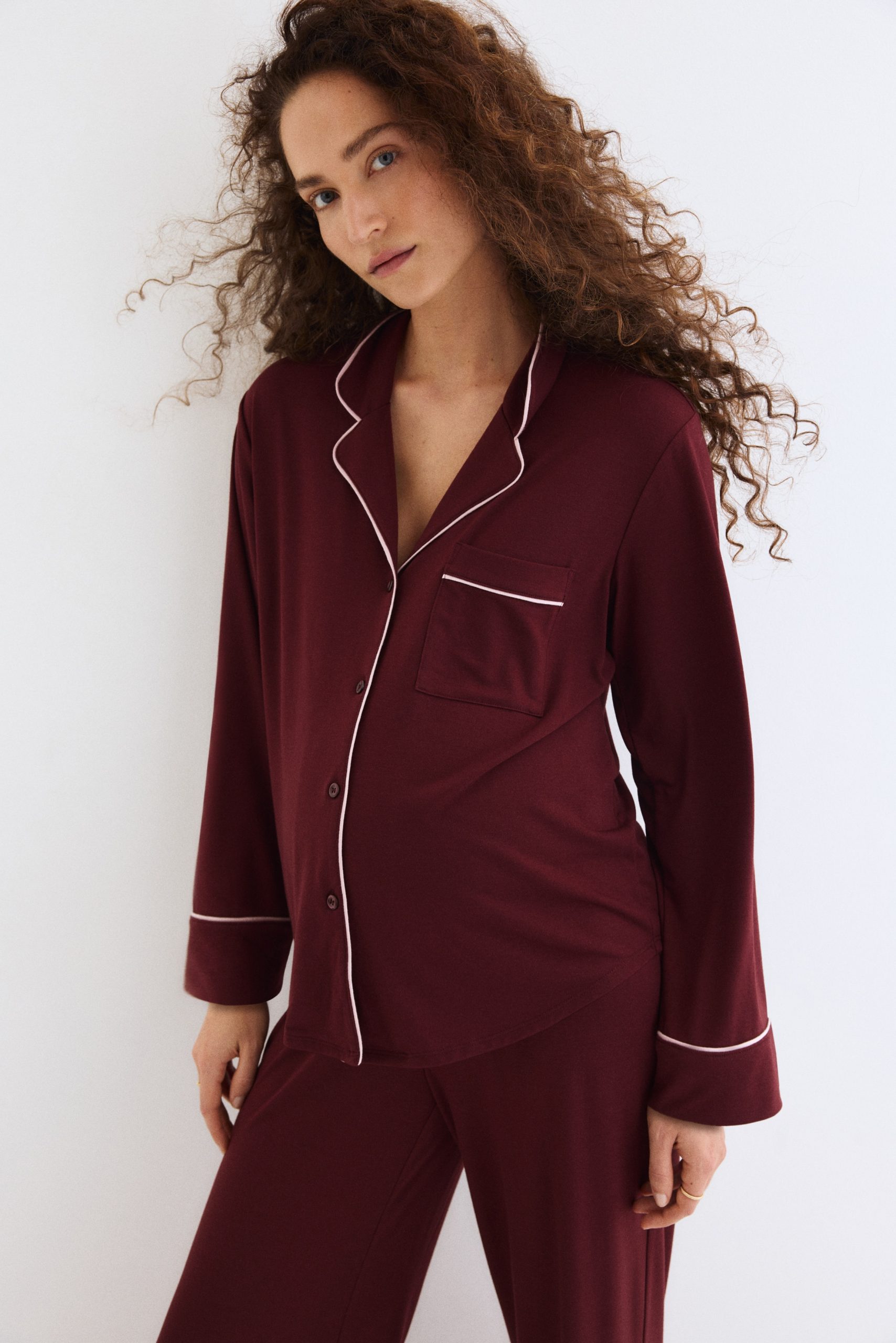 mama-pyjama-006cdj-1.jpg MAMA Pyjama met biesjes Bordeauxrood DAMES | H&M NL - Afbeelding 1