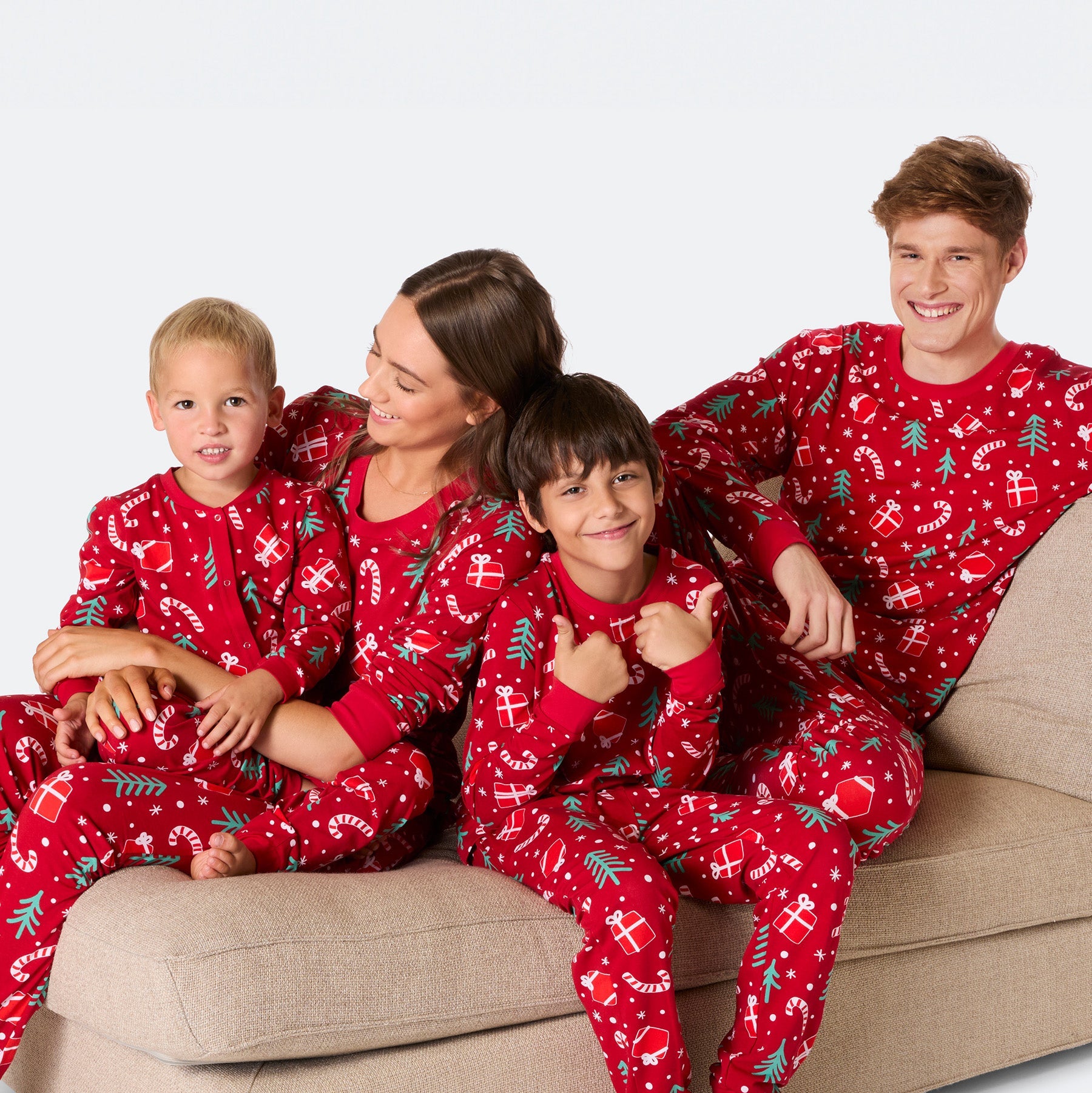 matching-kerst-pyjama-017rnq-1.jpg Rode Kerstpatroon Kerstpyjama Dames Grootste assortiment van Nederland | SillySanta - Afbeelding 1