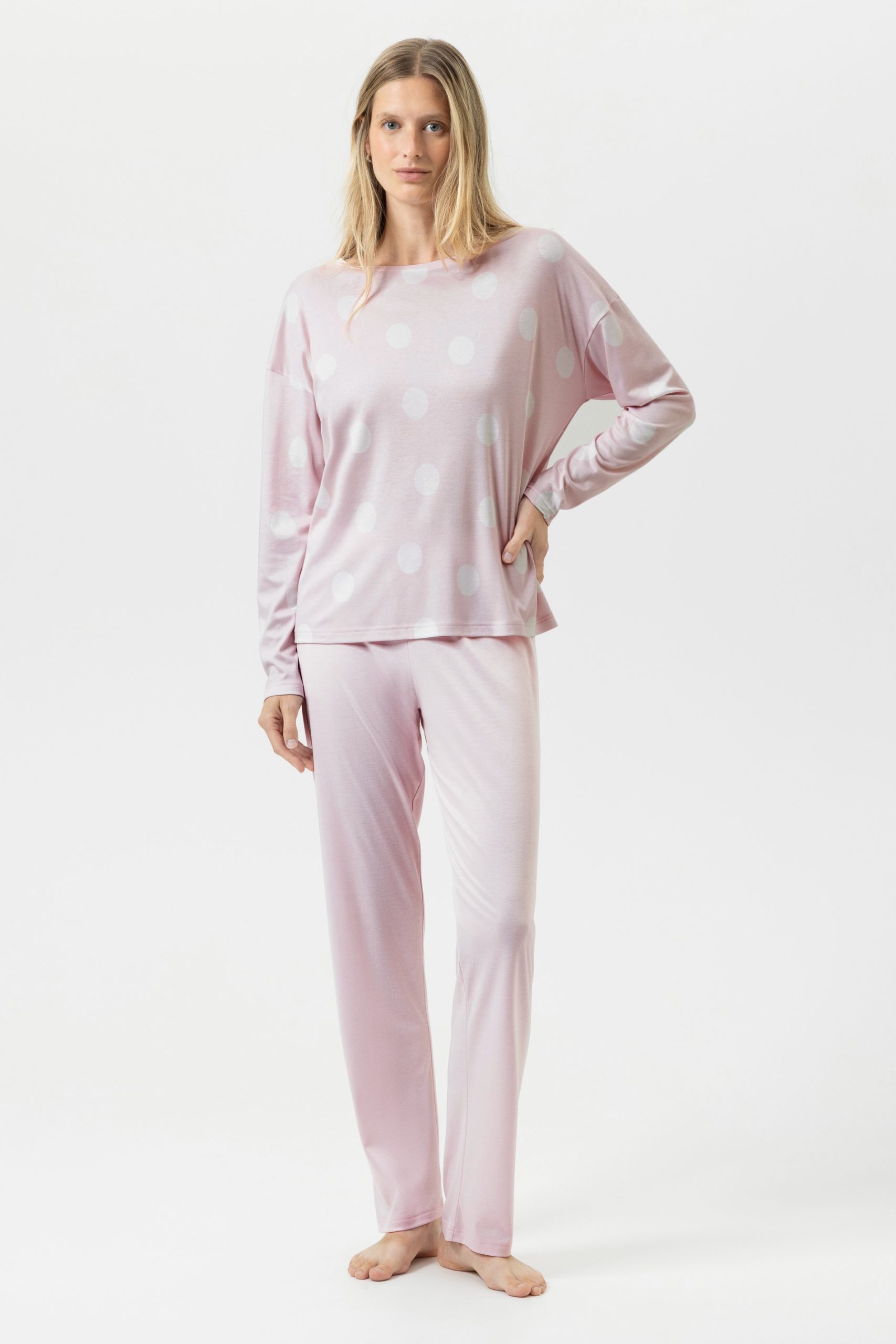mey-pyjama-091ywb-1.jpg Lange pyjama Serie Pretty Dots Kleur Pink Parfait - Afbeelding 1