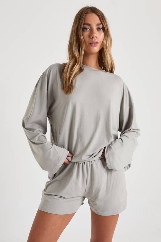 modal-pyjama-819rta-1.jpg Grey Modal Oversized Lange Mouw Top & Shorts Pyjama Set | Boohoo NL - Afbeelding 1