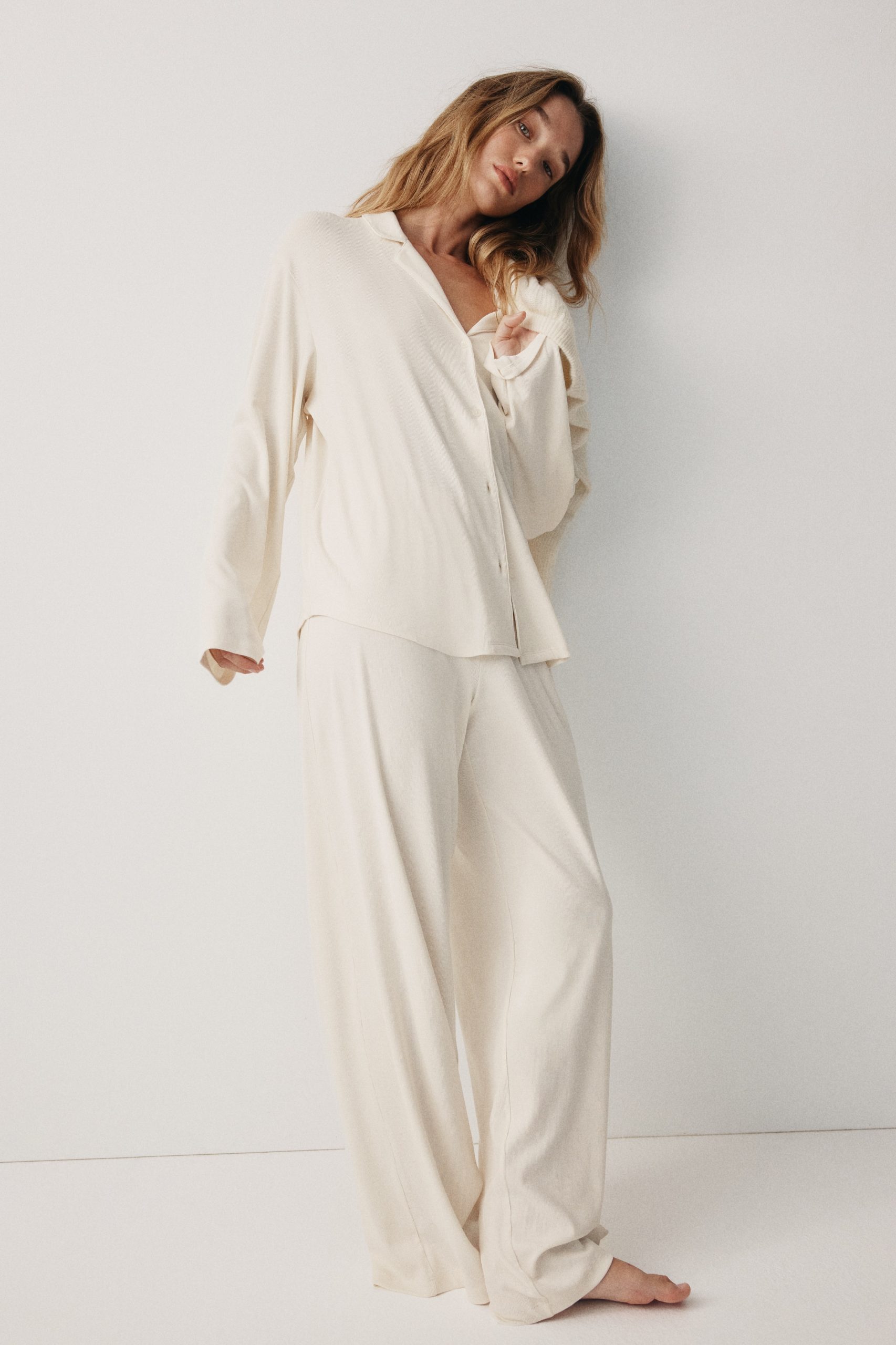 modal-pyjama-878gpp-1.jpg Pyjama van modalmix Roomwit DAMES | H&M NL - Afbeelding 1