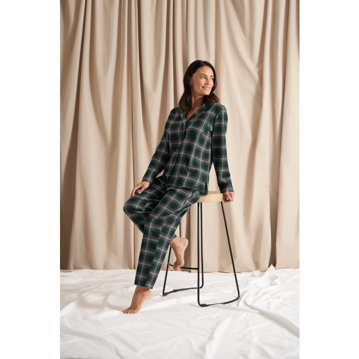 mooie-pyjama-dames-754aec.png Doorknoop pyjama flanel Pretty you plaid groen - Afbeelding 1