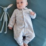 Babypyjama in katoen flanel ivoorkleurige ruitjes