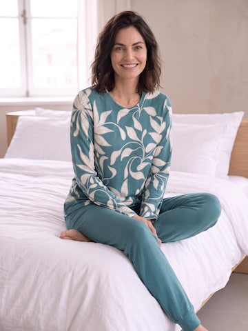 pastunette-pyjama-725tgo-1.jpg Pastunette Pyjama 'Nordic Leaf' in Crème, Donkergroen | ABOUT YOU - Afbeelding 1
