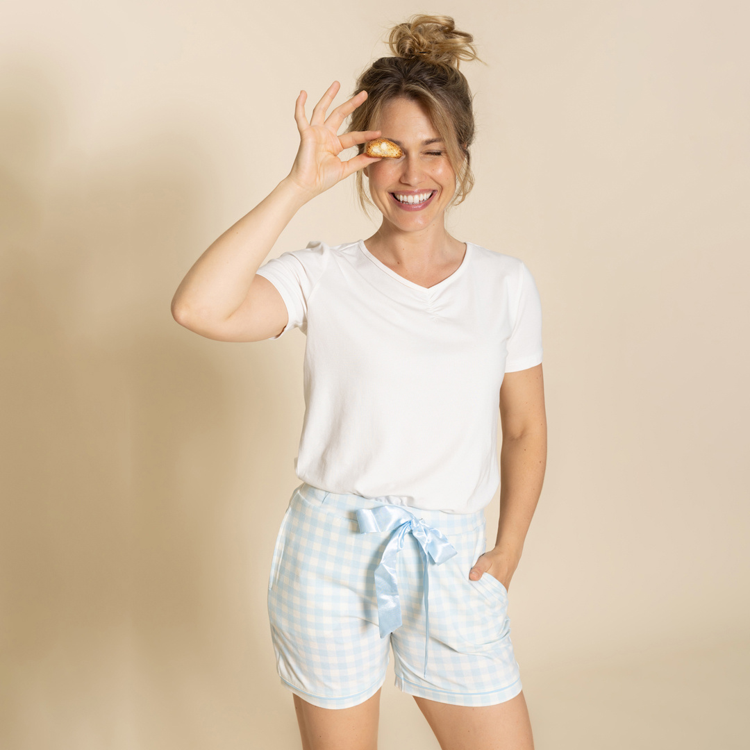 pyjama-short-dames-092tbw-1.jpg Charlie Choe Dames Pyjama Short Lichtblauw Geruit - Afbeelding 1