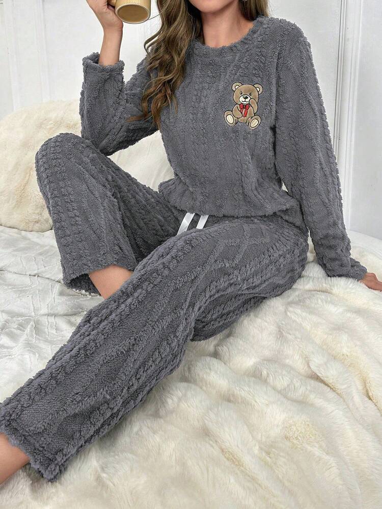 teddy-pyjama-dames-931vrs-1.jpg Dream Adore Dames Cartoon Beer Geborduurd Jacquard Fleece Nachtkleding Pyjamaset Inclusief Lange Mouwen Top & Broek, Herfst Winterkleding, Zachte Pyjama, Gezellig | SHEIN Nederland - Afbeelding 1