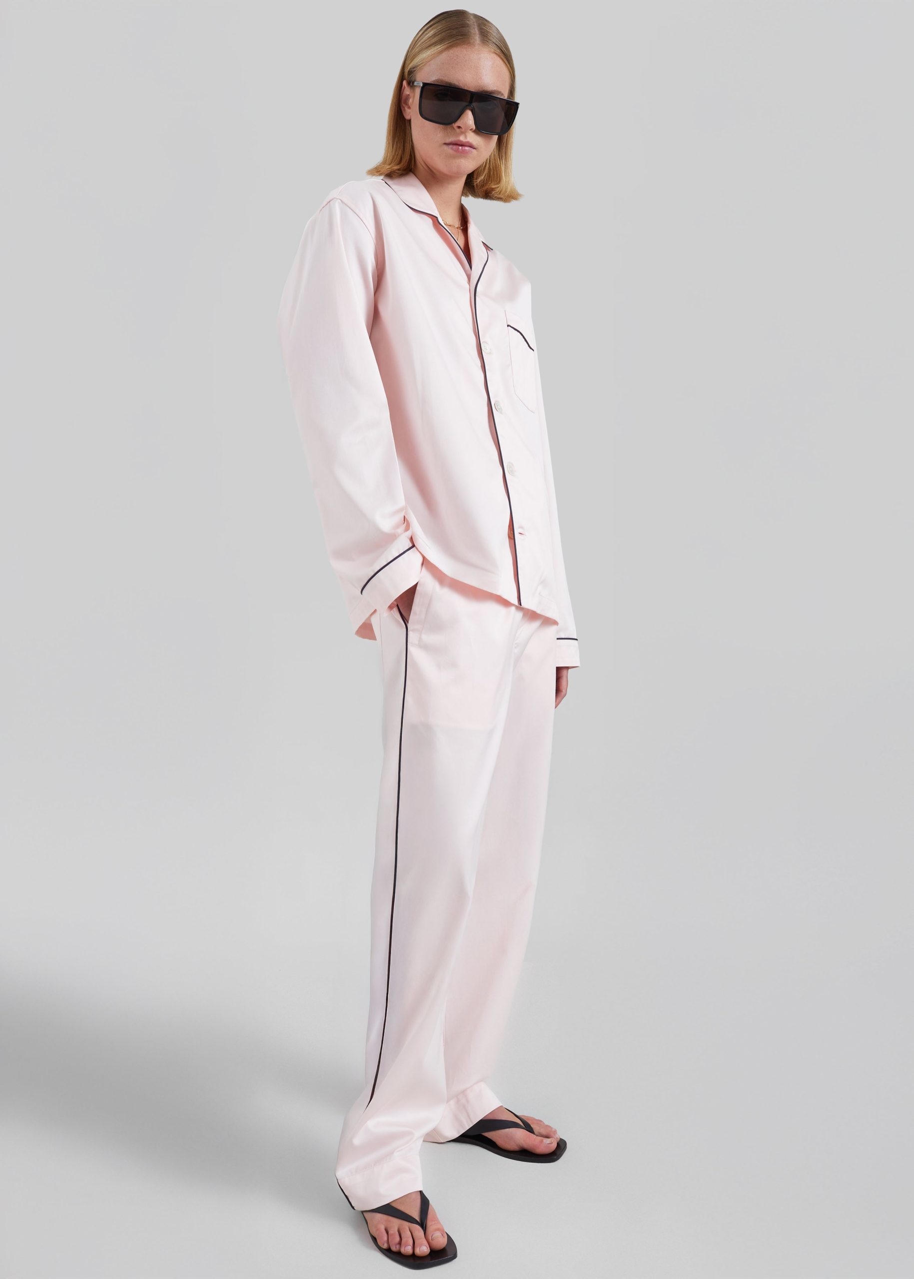 tekla-pyjama-997mmz-1.jpg Tekla Sateen Pyjama Pants Porter – The Frankie Shop Europe - Afbeelding 1