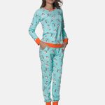 Mooie dames winter pyjama van katoen. Blauwe pyjama set