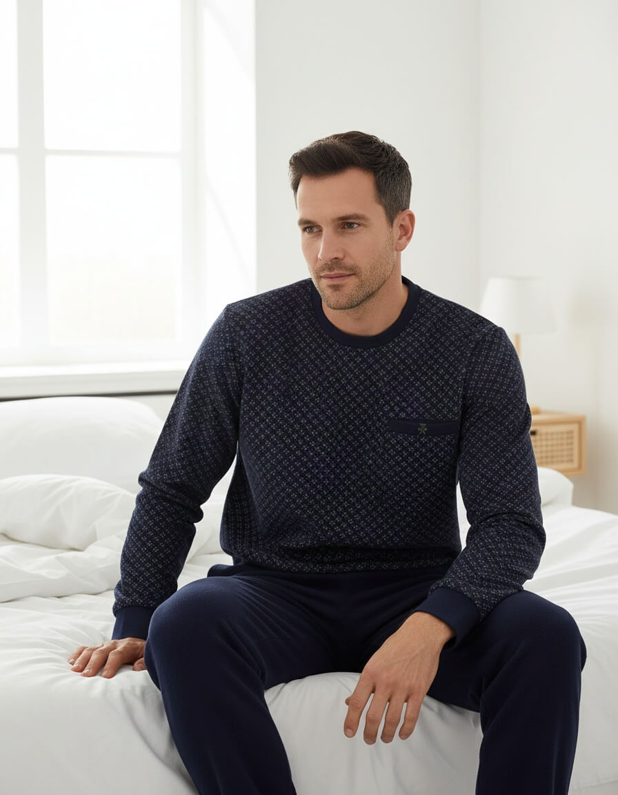 warme-heren-pyjama-215wob-1.jpg Fleece pyjama heren kopen? Extra warm & zacht | Onder €50 – Pyjamaonline - Afbeelding 1