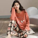 Nieuwe Winter Pyjama Dames Koreaanse Versie Lange Mouwen Homewear Pak Losse Grote Maat Tweedelig Pak Kan Buiten gedragen worden kopen vanaf een prijs van 4.59 | Joom